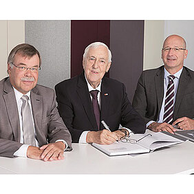 v. l. Geschäftsführer Hans-Günter Kanderske, Prof. Dr.-Ing. e.h. Karl Kling, Geschäftsführender Gesellschafter Markus Daffner (Bild: KC)